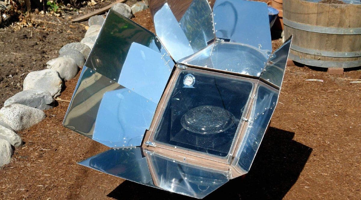 What are the 2 Disadvantages of a Solar Cooker?
